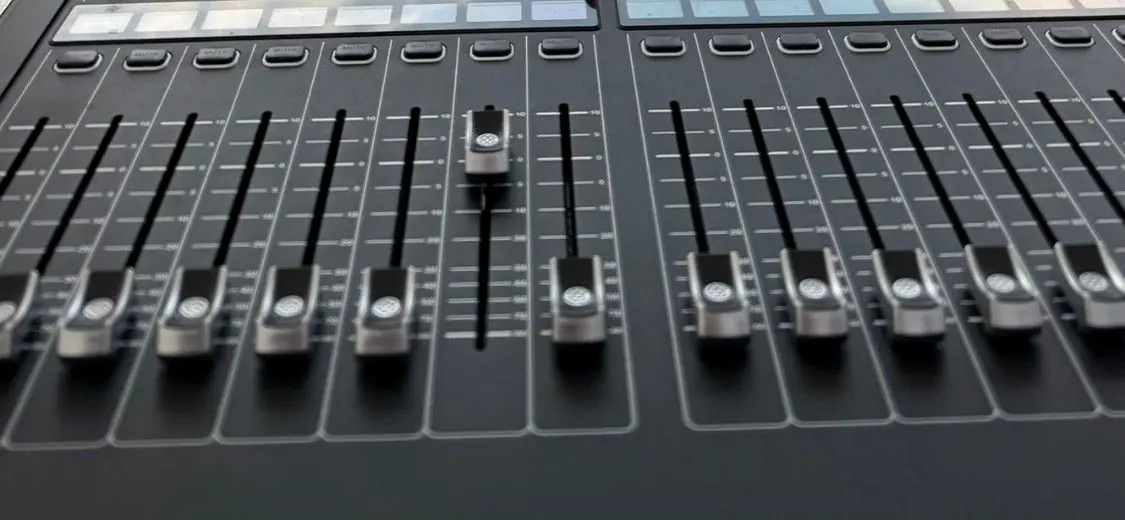 Fadery digitálneho mixpultu Midas